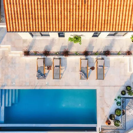 Horto With Heated Pool & Sauna Villa Livade
