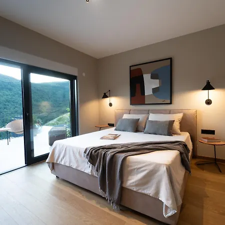 Horto With Heated Pool & Sauna Livade